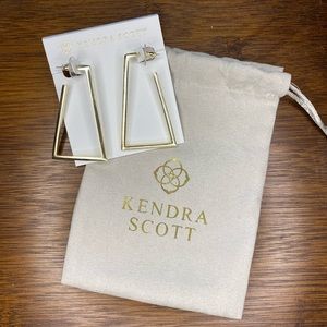 Kendra Scott Easton earrings in Gold